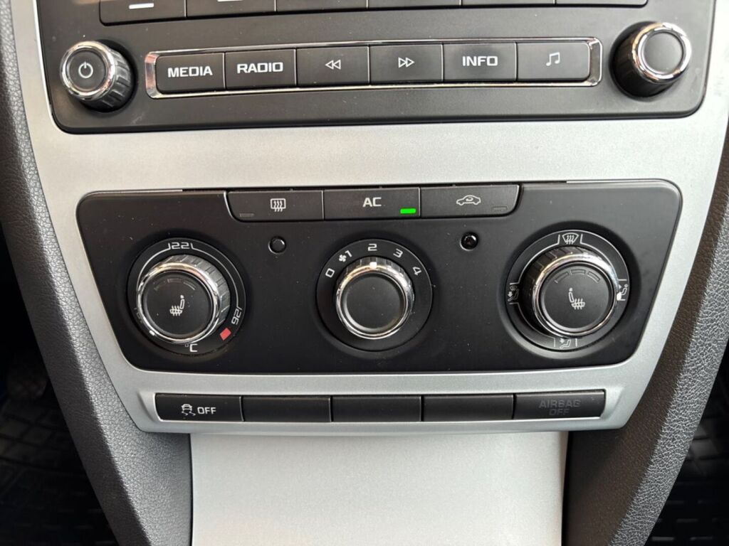 Skoda Octavia 2010 Harmaa