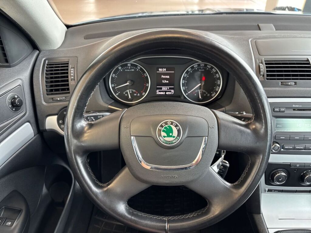 Skoda Octavia 2010 Harmaa