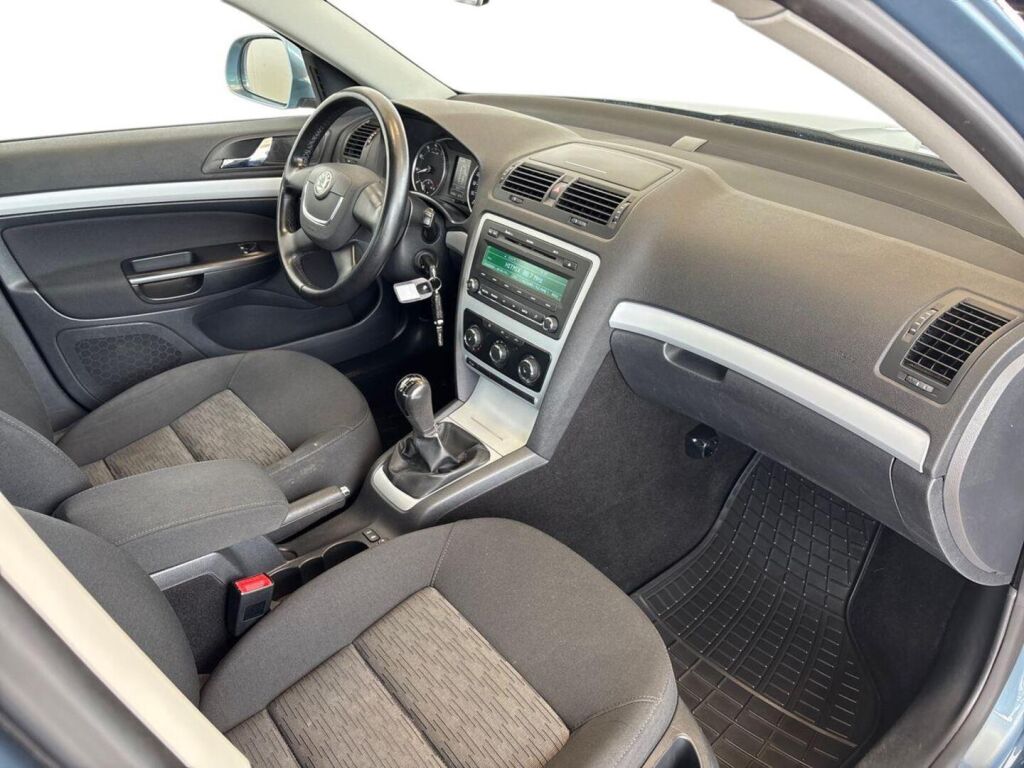 Skoda Octavia 2010 Harmaa