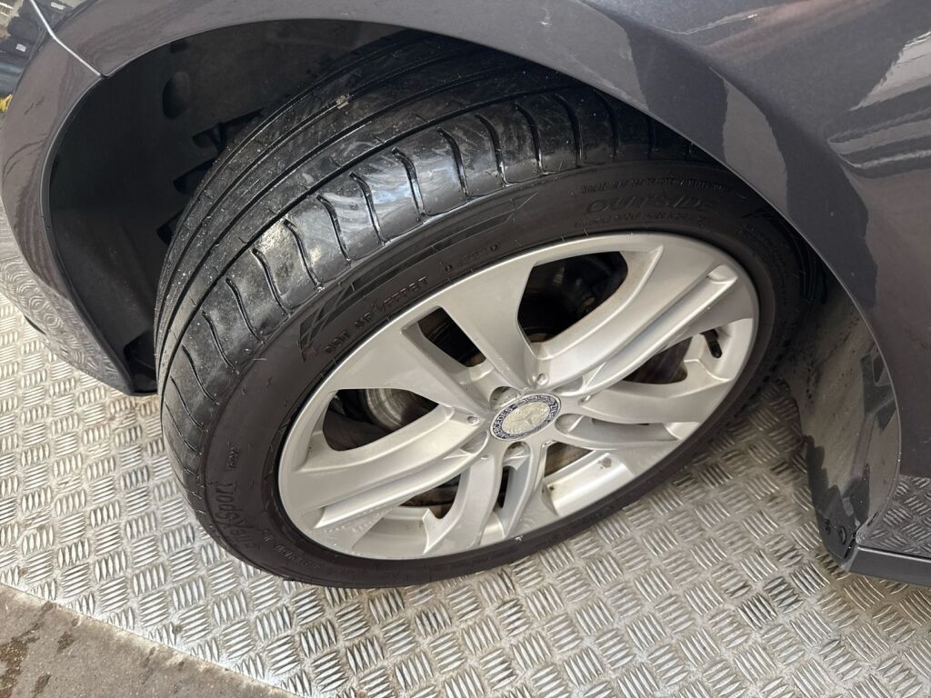 Mercedes-Benz E 2010 Harmaa