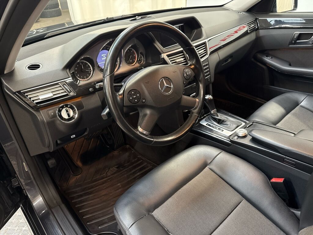 Mercedes-Benz E 2010 Harmaa