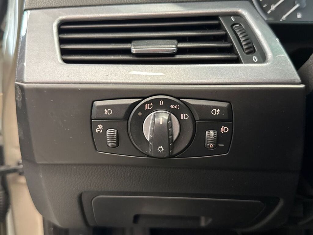 BMW 520 2008 Ruskea (beige)