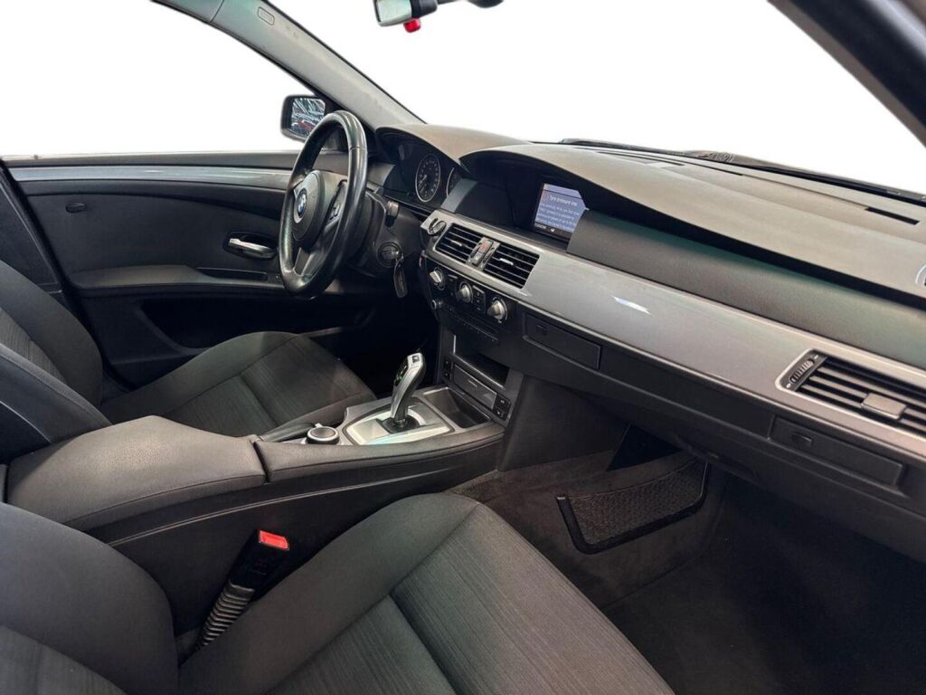 BMW 520 2008 Ruskea (beige)