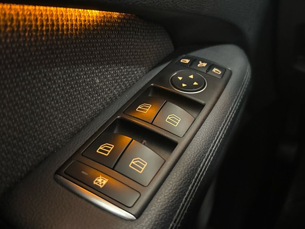 Mercedes-Benz E 2010 Valkoinen