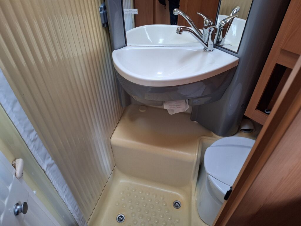 Dethleffs Globe R 2009 Valkoinen