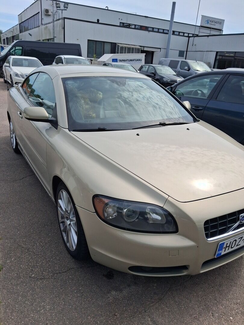 Volvo C70 2006 Ruskea (beige)