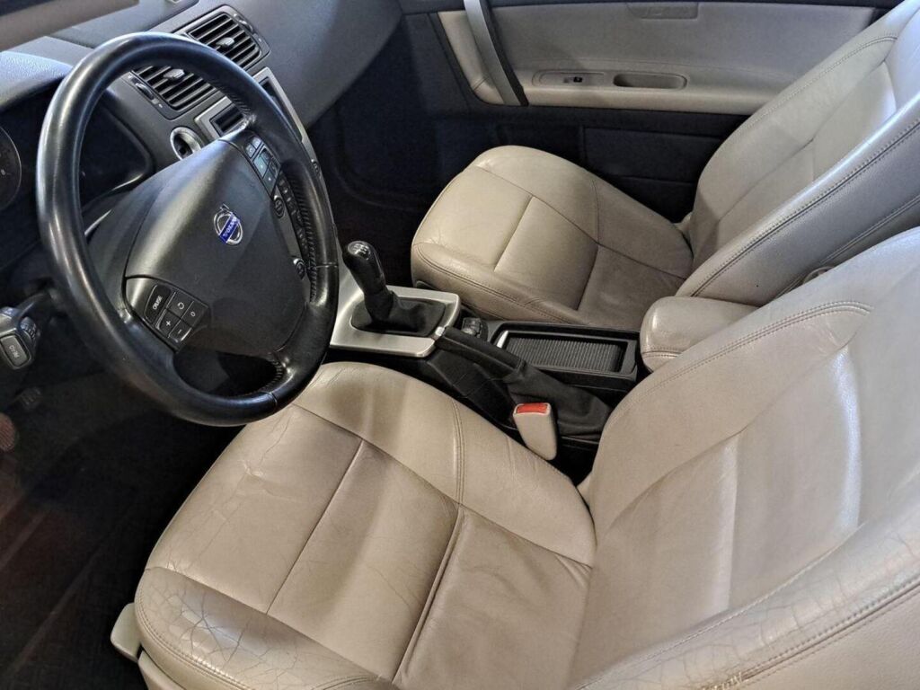Volvo C70 2006 Ruskea (beige)