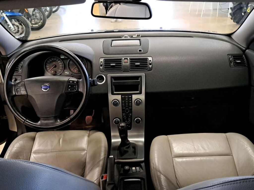 Volvo C70 2006 Ruskea (beige)