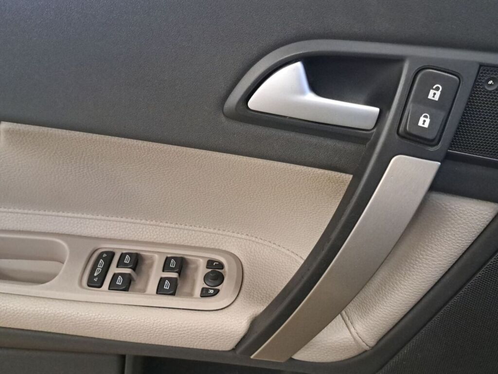Volvo C70 2006 Ruskea (beige)