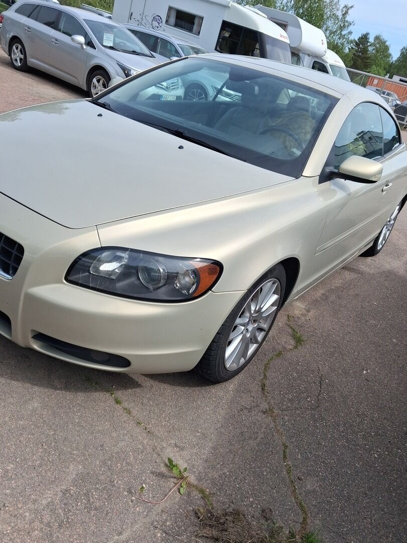 Volvo C70 2006 Ruskea (beige)