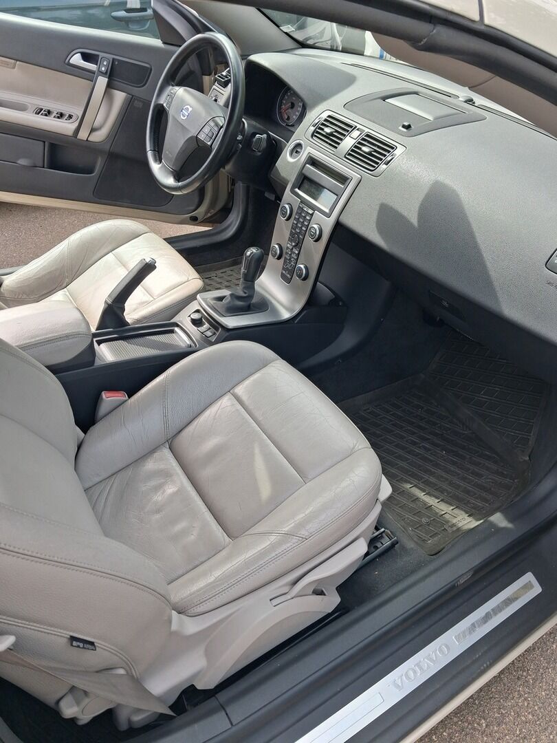 Volvo C70 2006 Ruskea (beige)
