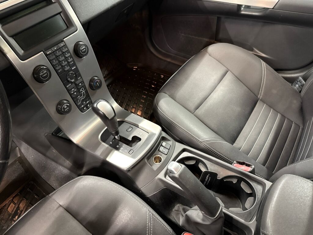 Volvo V50 2005 Musta