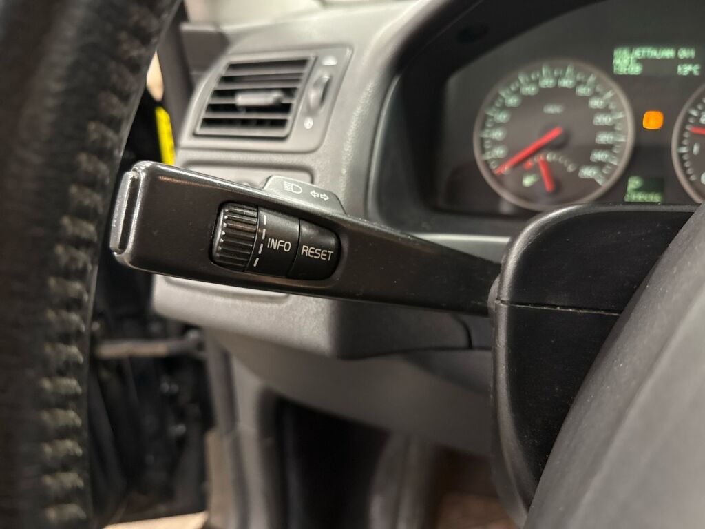 Volvo V50 2005 Musta