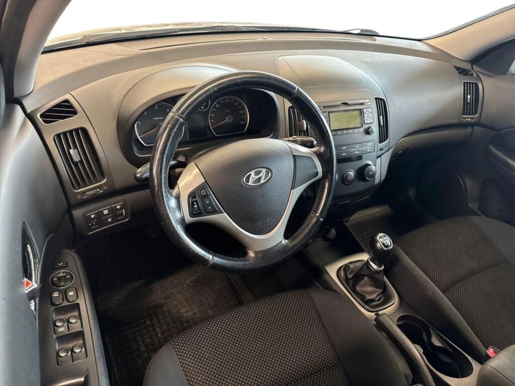 Hyundai i30 2010 Hopea
