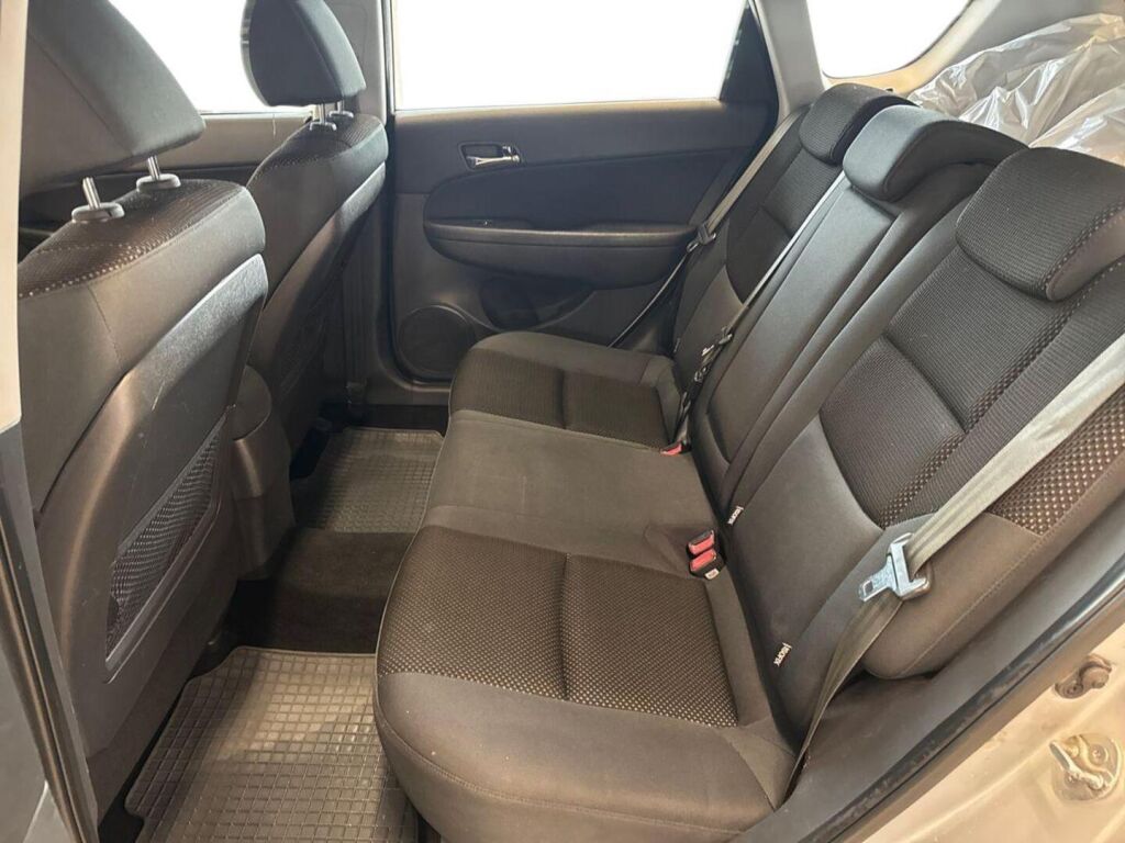 Hyundai i30 2010 Hopea