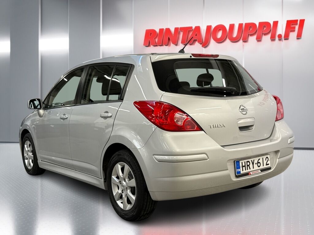 Nissan Tiida 2010 Hopea