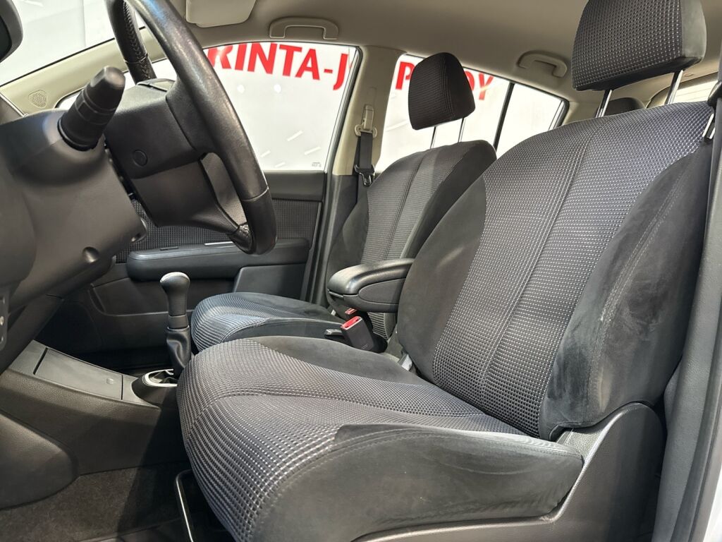 Nissan Tiida 2010 Hopea