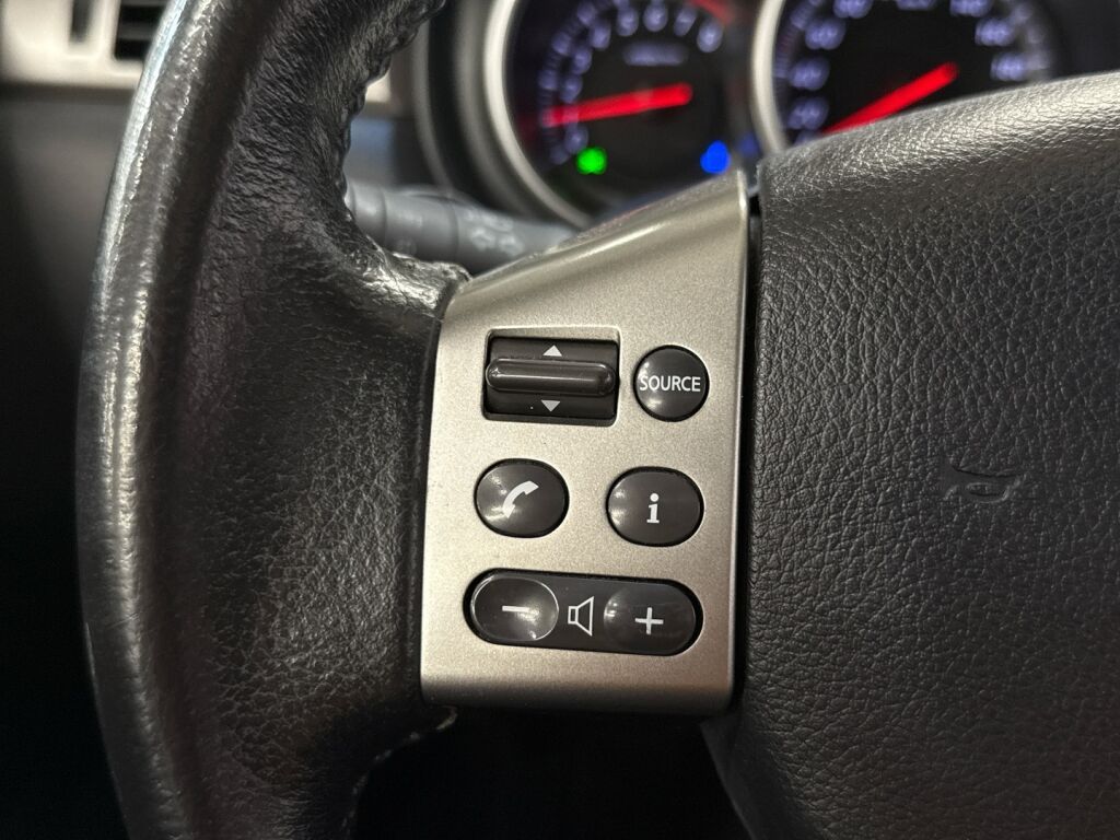 Nissan Tiida 2010 Hopea