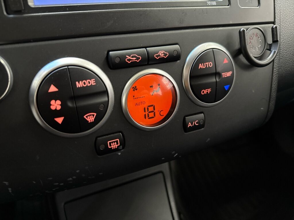 Nissan Tiida 2010 Hopea