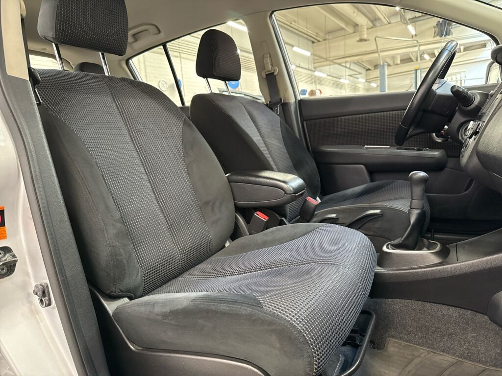 Nissan Tiida 2010 Hopea