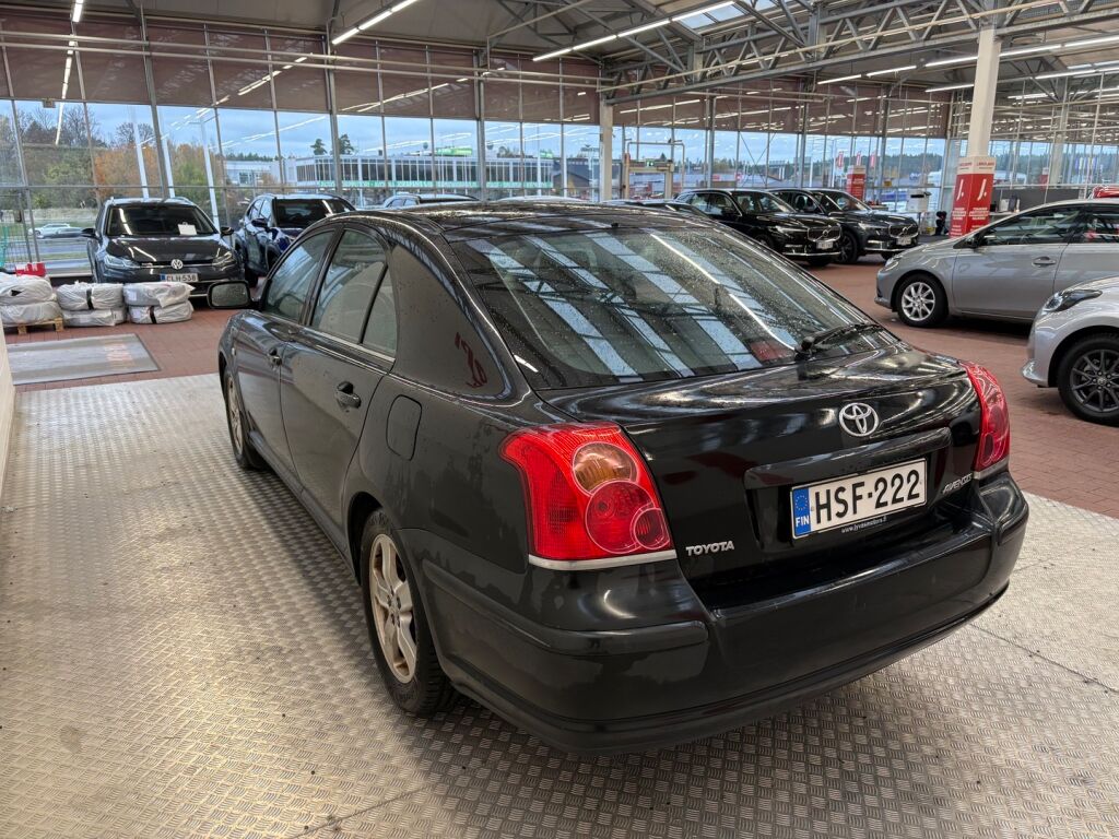 Toyota Avensis 2005 Musta