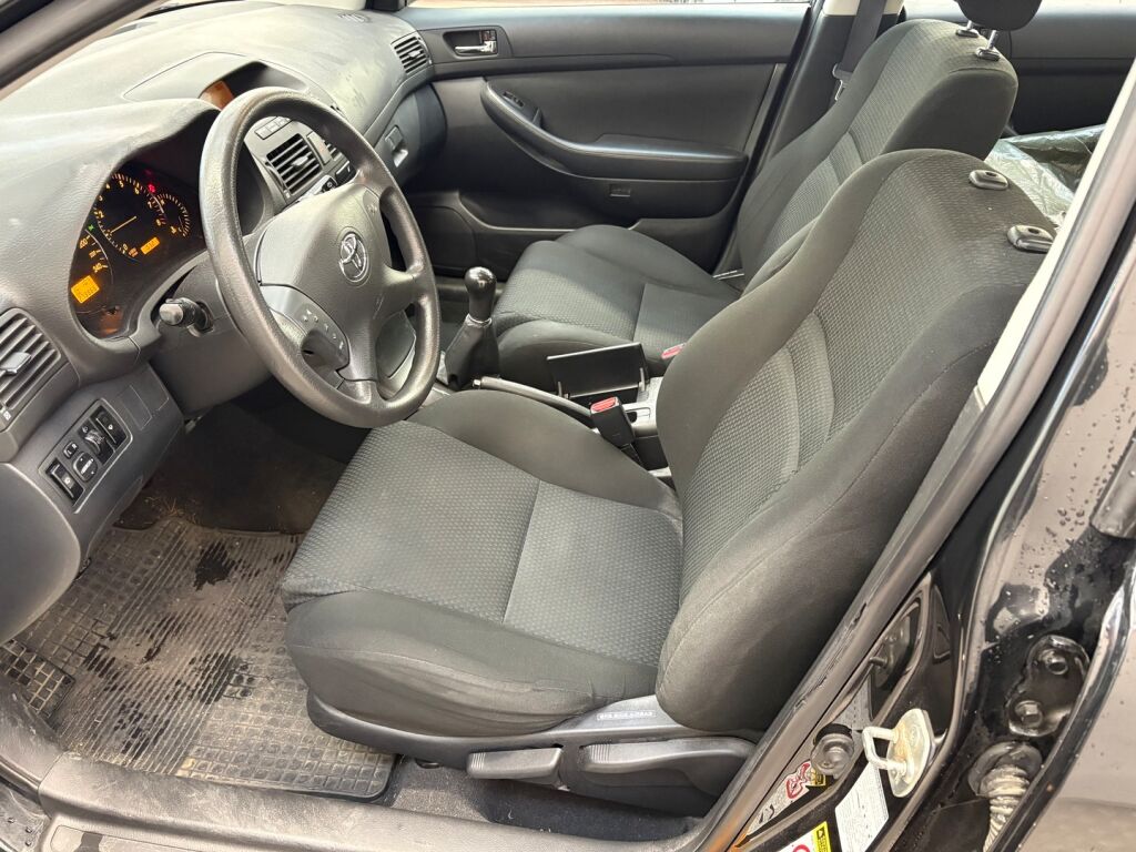 Toyota Avensis 2005 Musta