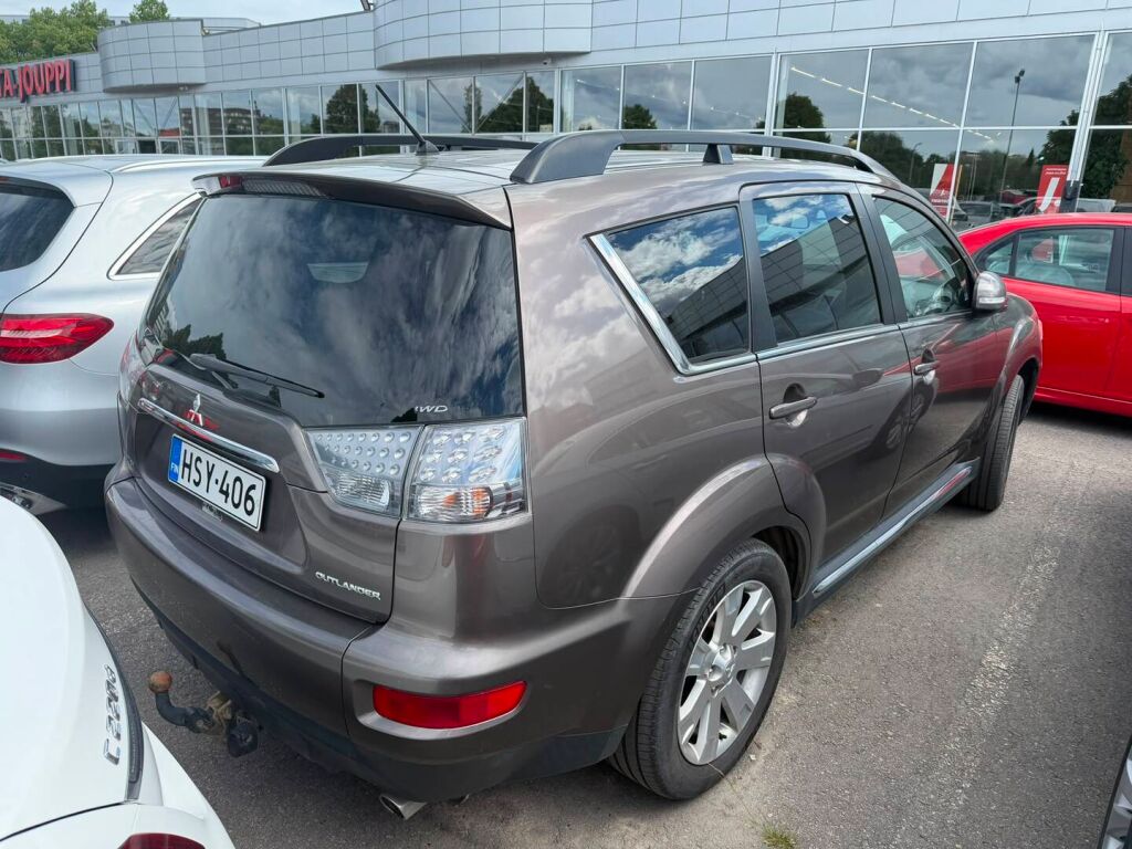 Mitsubishi Outlander 2011 Ruskea (beige)
