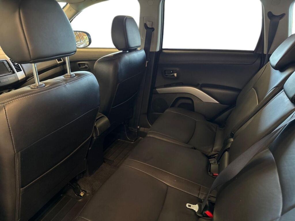 Mitsubishi Outlander 2011 Ruskea (beige)