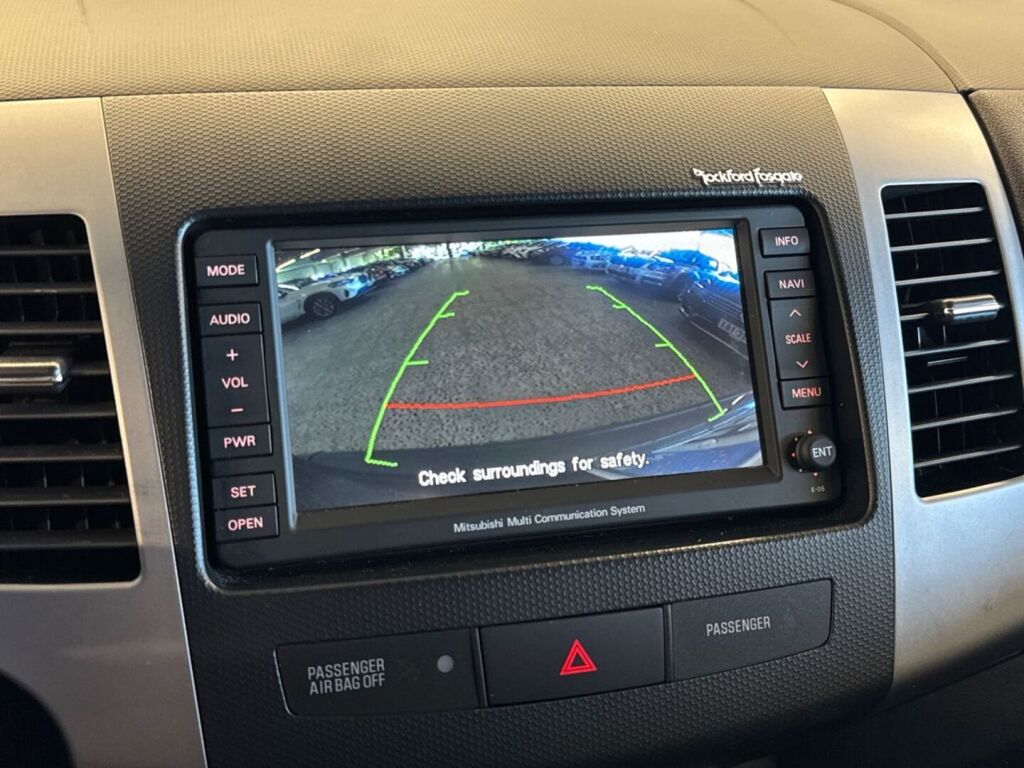 Mitsubishi Outlander 2011 Ruskea (beige)