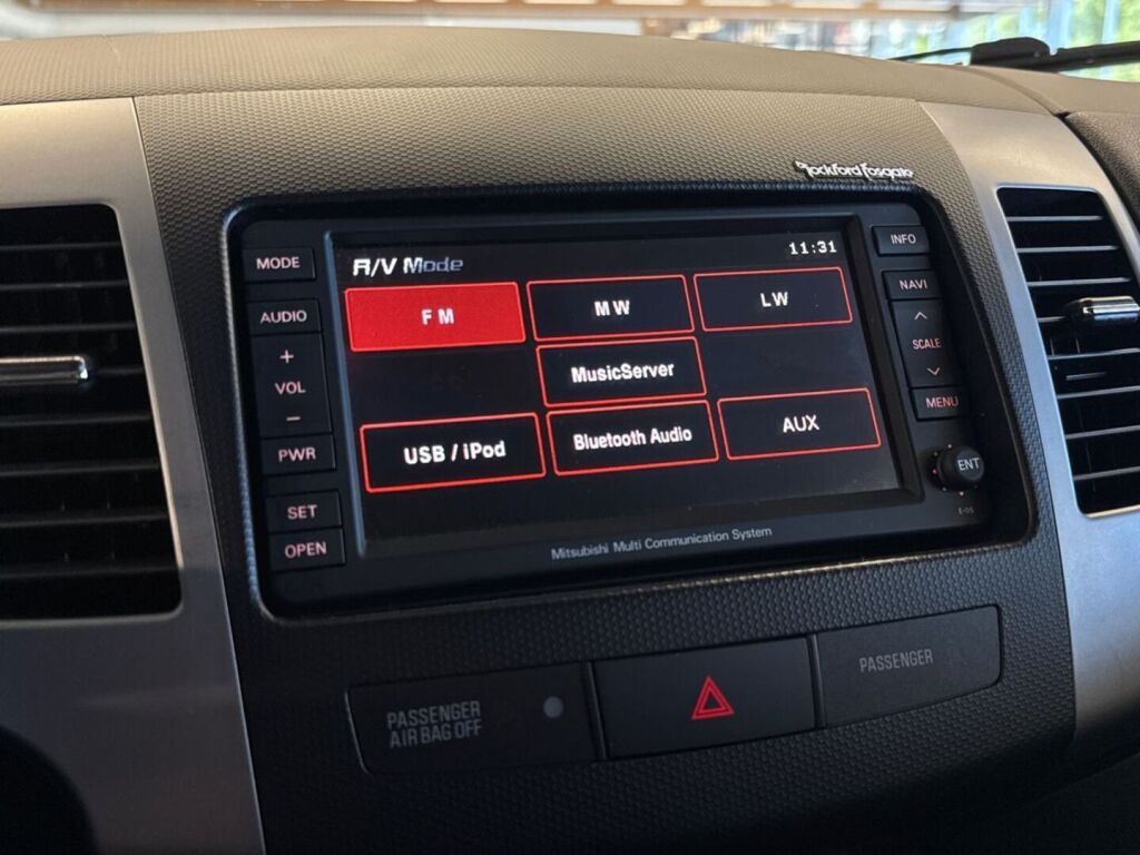 Mitsubishi Outlander 2011 Ruskea (beige)