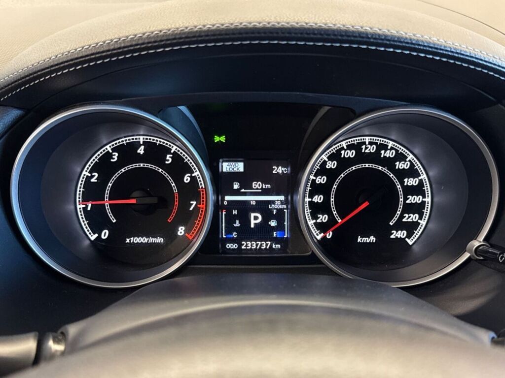 Mitsubishi Outlander 2011 Ruskea (beige)
