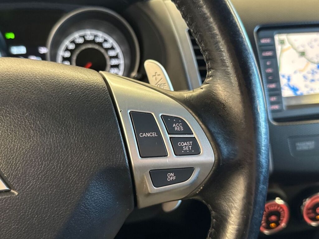 Mitsubishi Outlander 2011 Ruskea (beige)