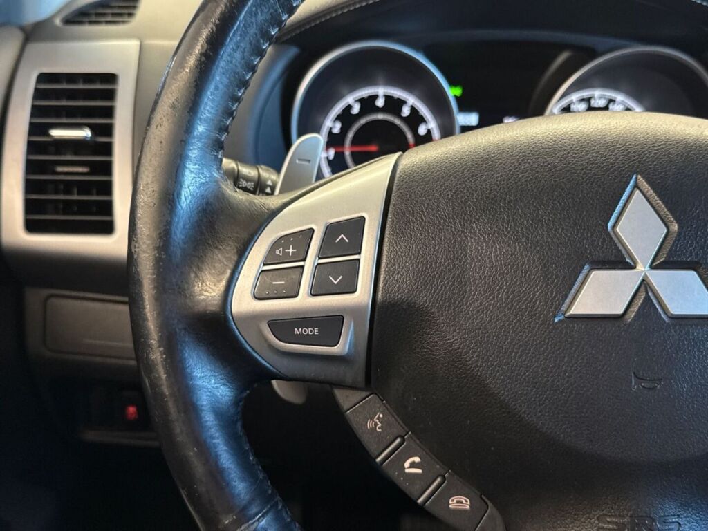 Mitsubishi Outlander 2011 Ruskea (beige)