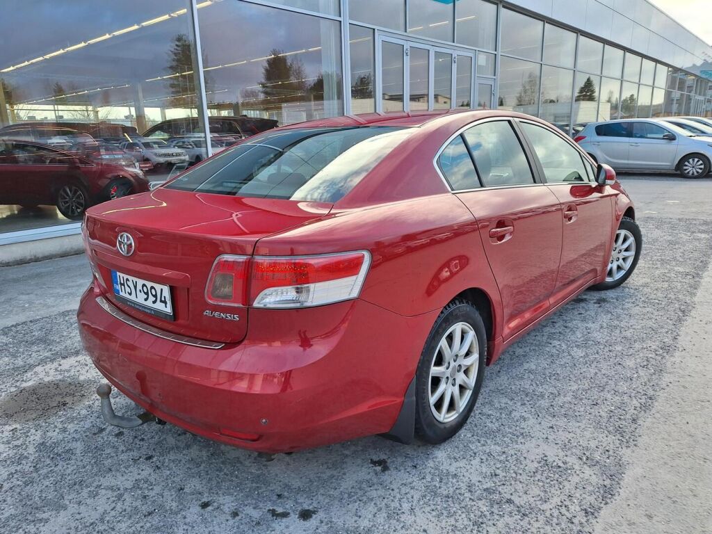 Toyota Avensis 2010 Punainen