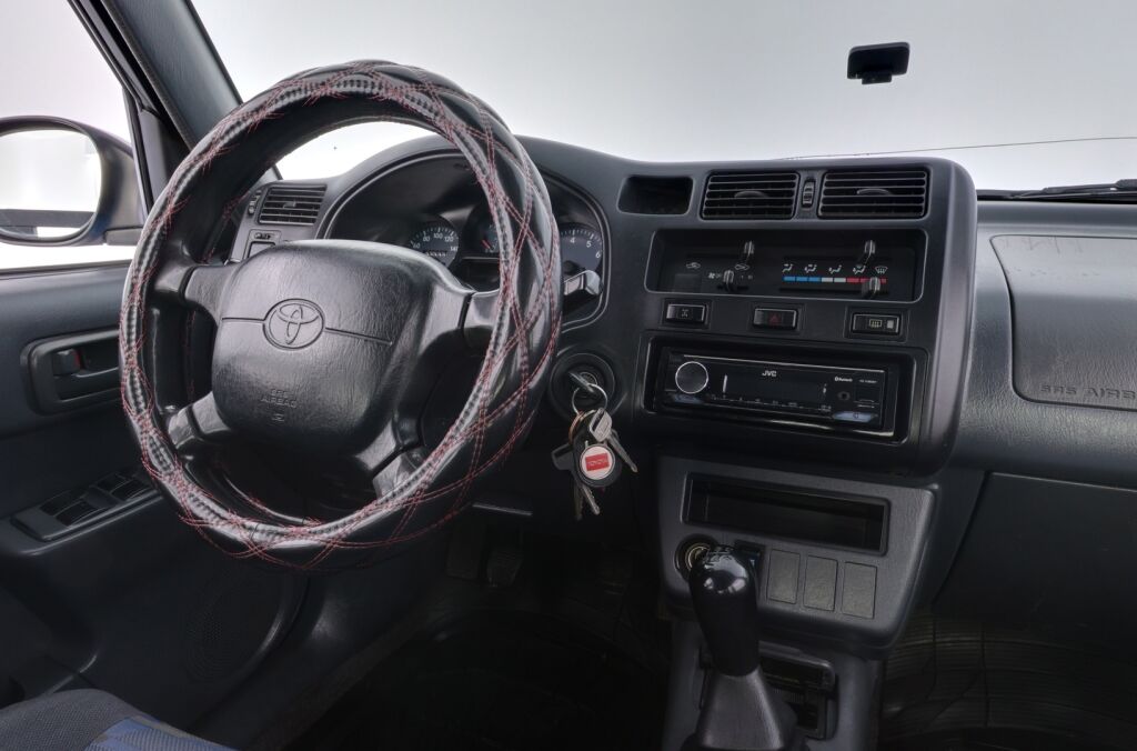Toyota RAV4 1997 Sininen
