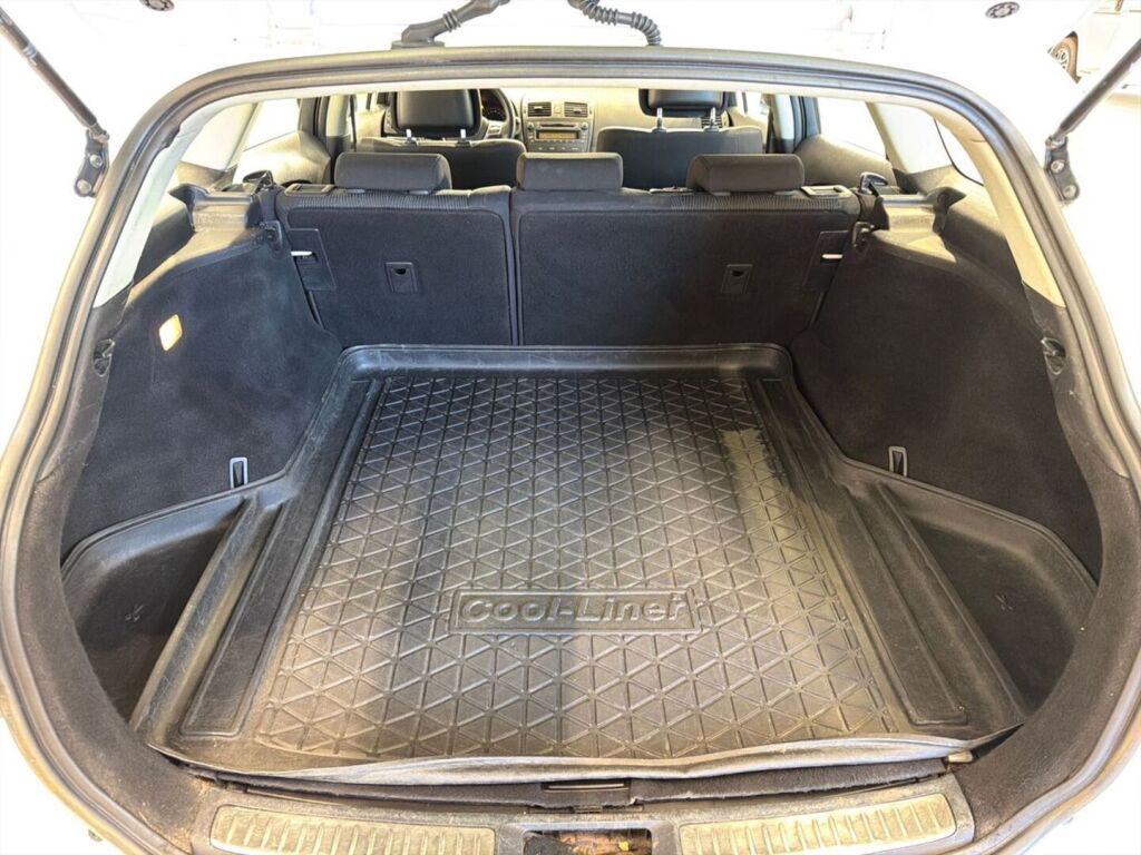 Toyota Avensis 2011 Valkoinen