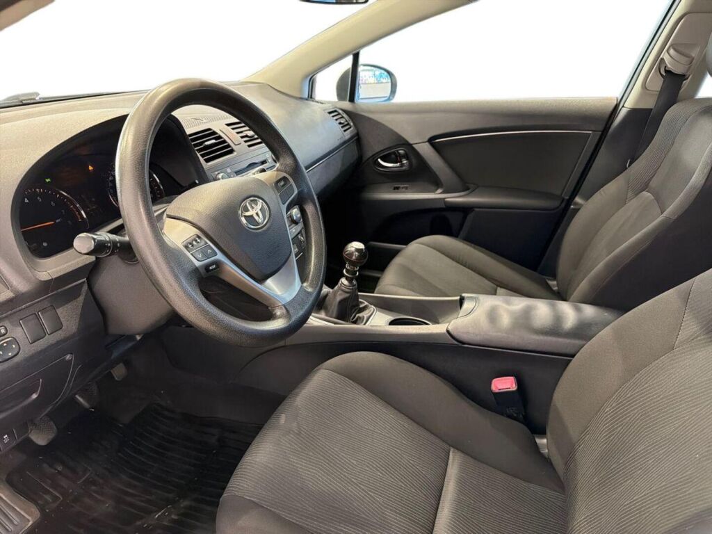 Toyota Avensis 2011 Valkoinen