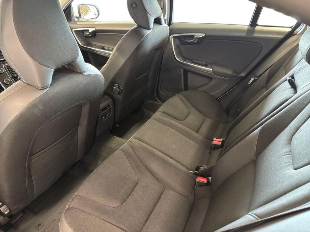 Volvo S60 2011 Valkoinen