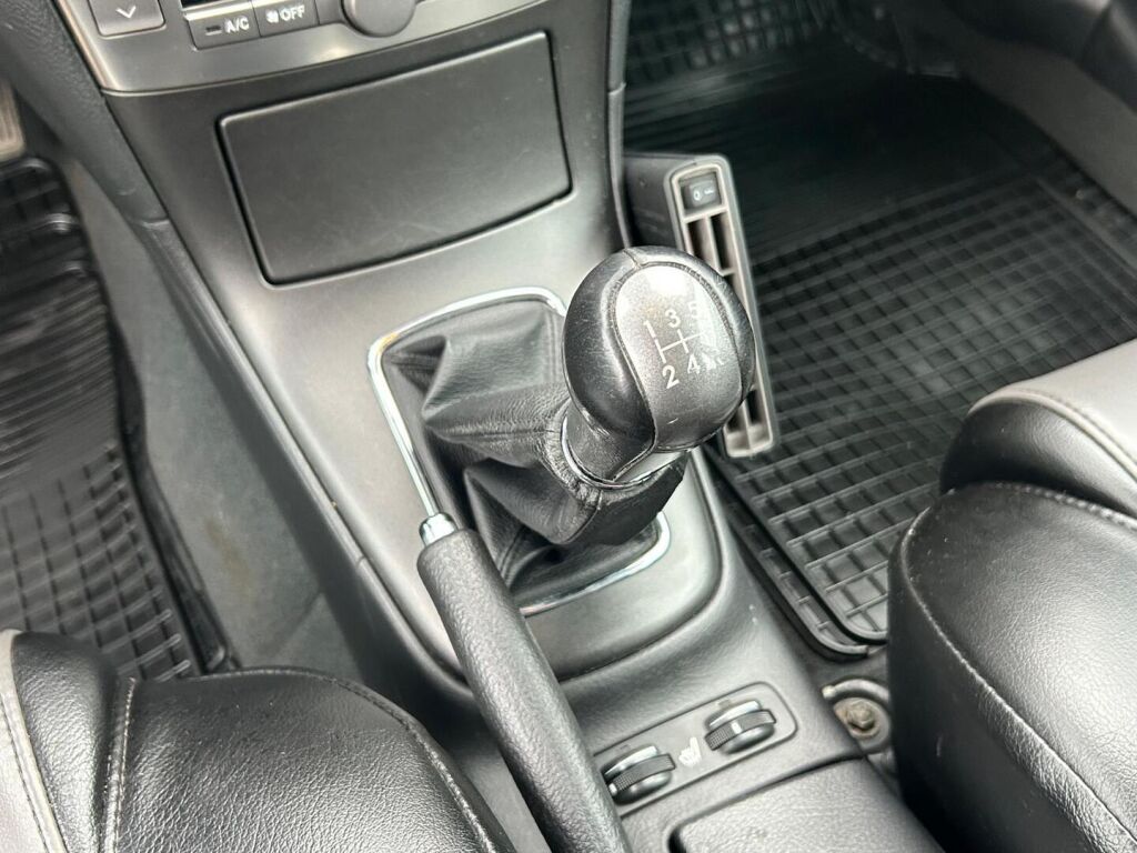 Toyota Avensis 2006 Hopea