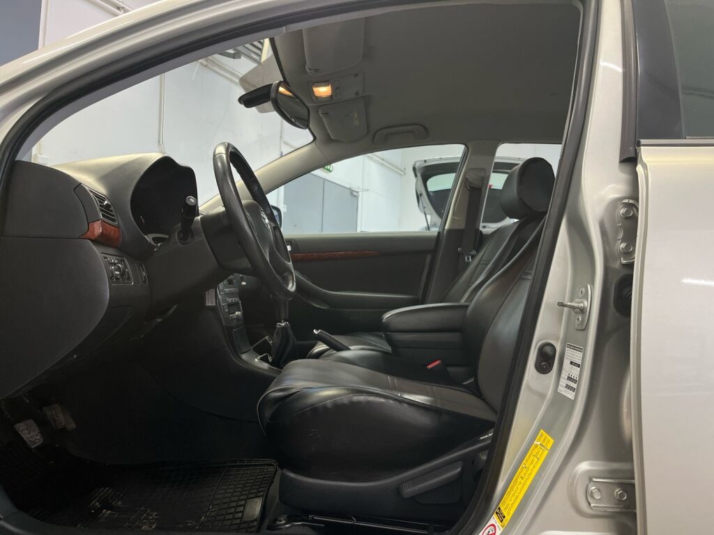 Toyota Avensis 2006 Hopea