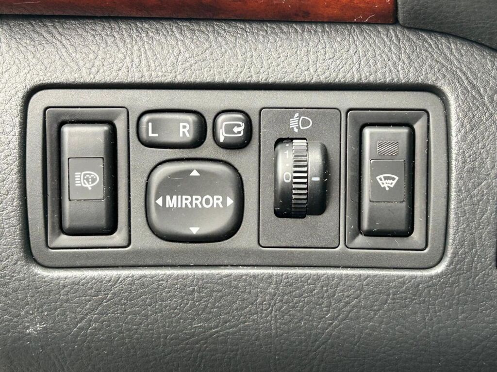 Toyota Avensis 2006 Hopea