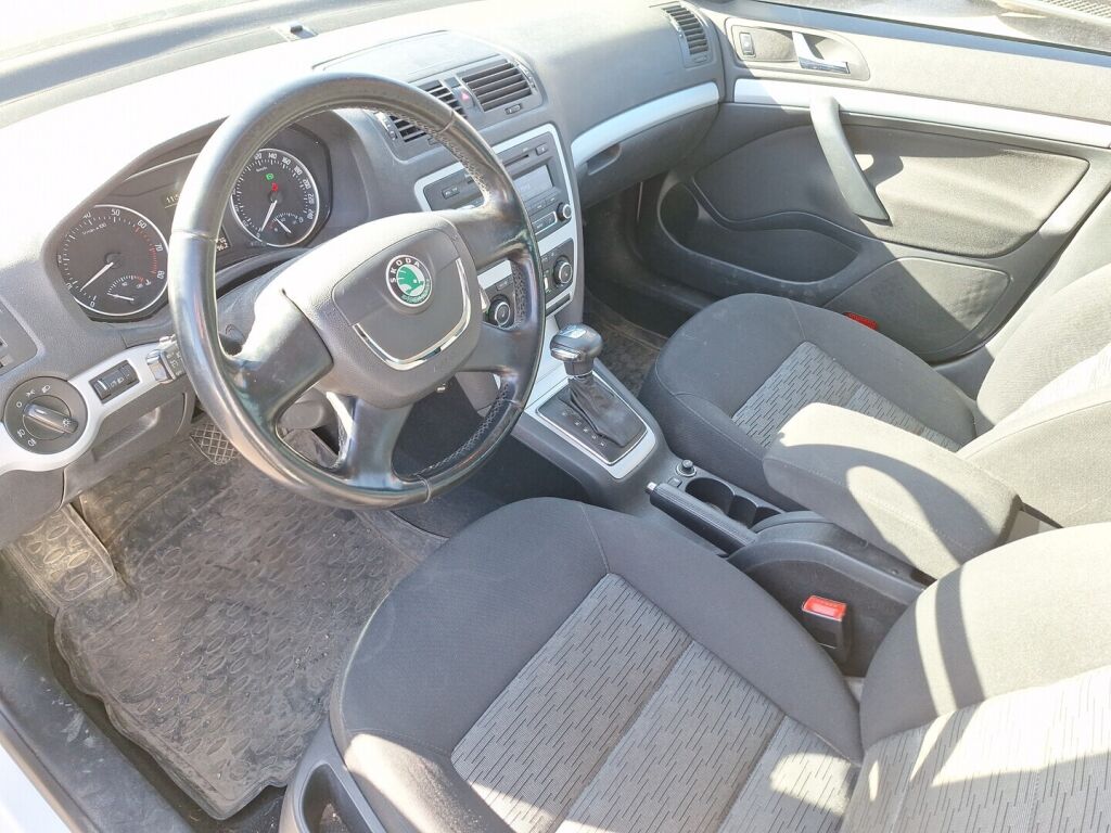 Skoda Octavia 2011 Valkoinen