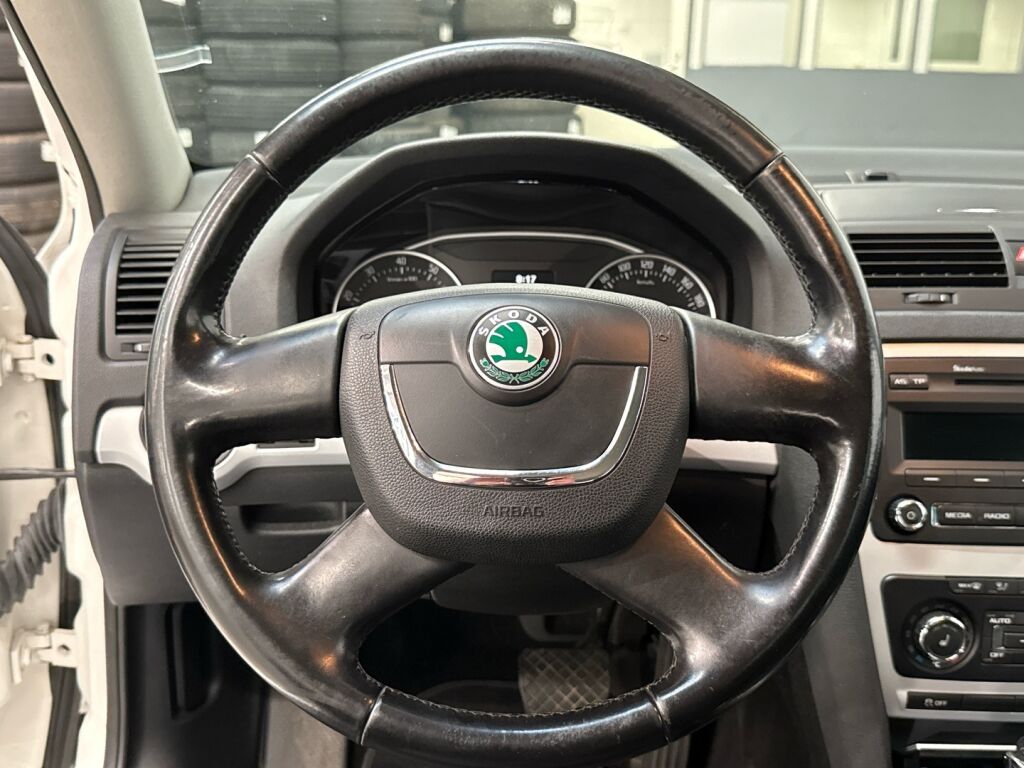 Skoda Octavia 2011 Valkoinen