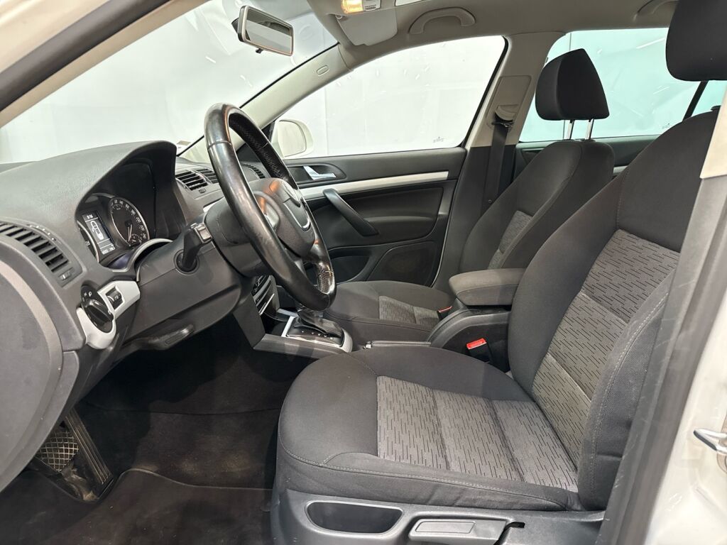 Skoda Octavia 2011 Valkoinen