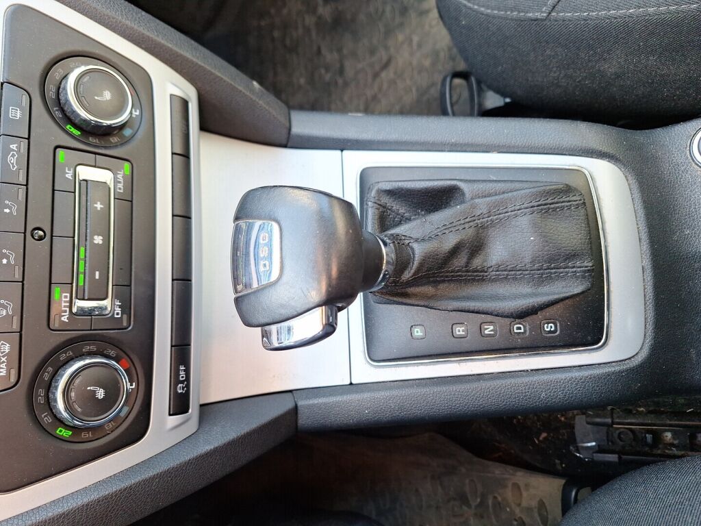 Skoda Octavia 2011 Valkoinen