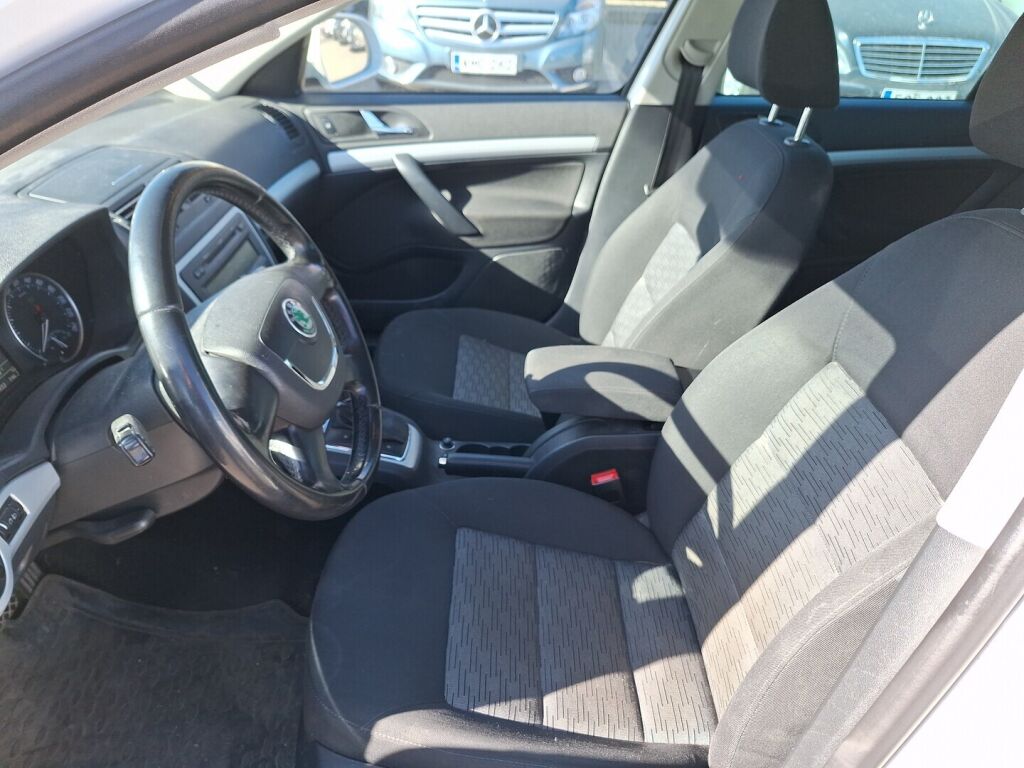 Skoda Octavia 2011 Valkoinen