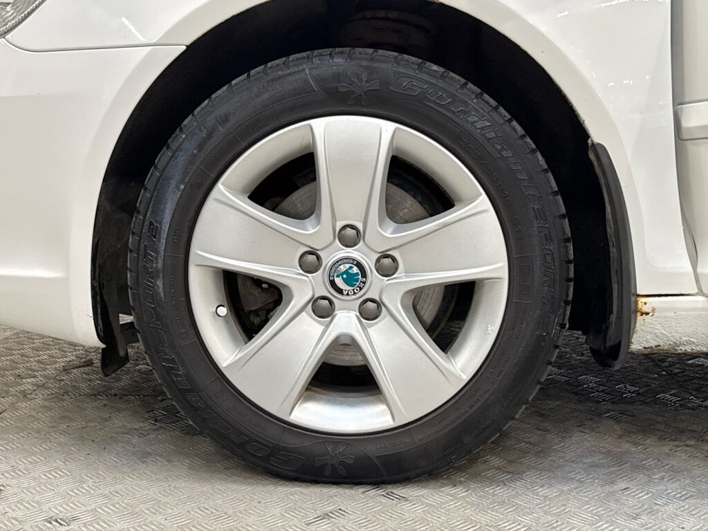 Skoda Octavia 2011 Valkoinen