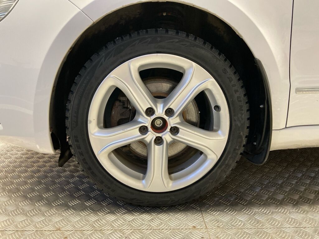 Skoda Superb 2011 Valkoinen