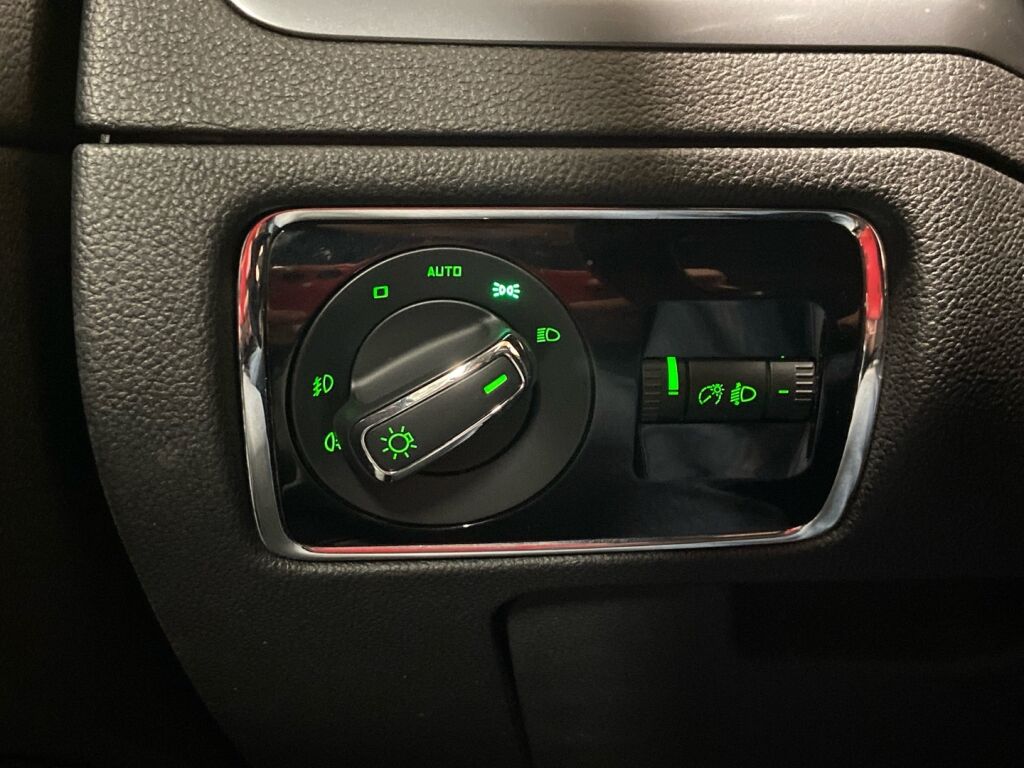 Skoda Superb 2011 Valkoinen