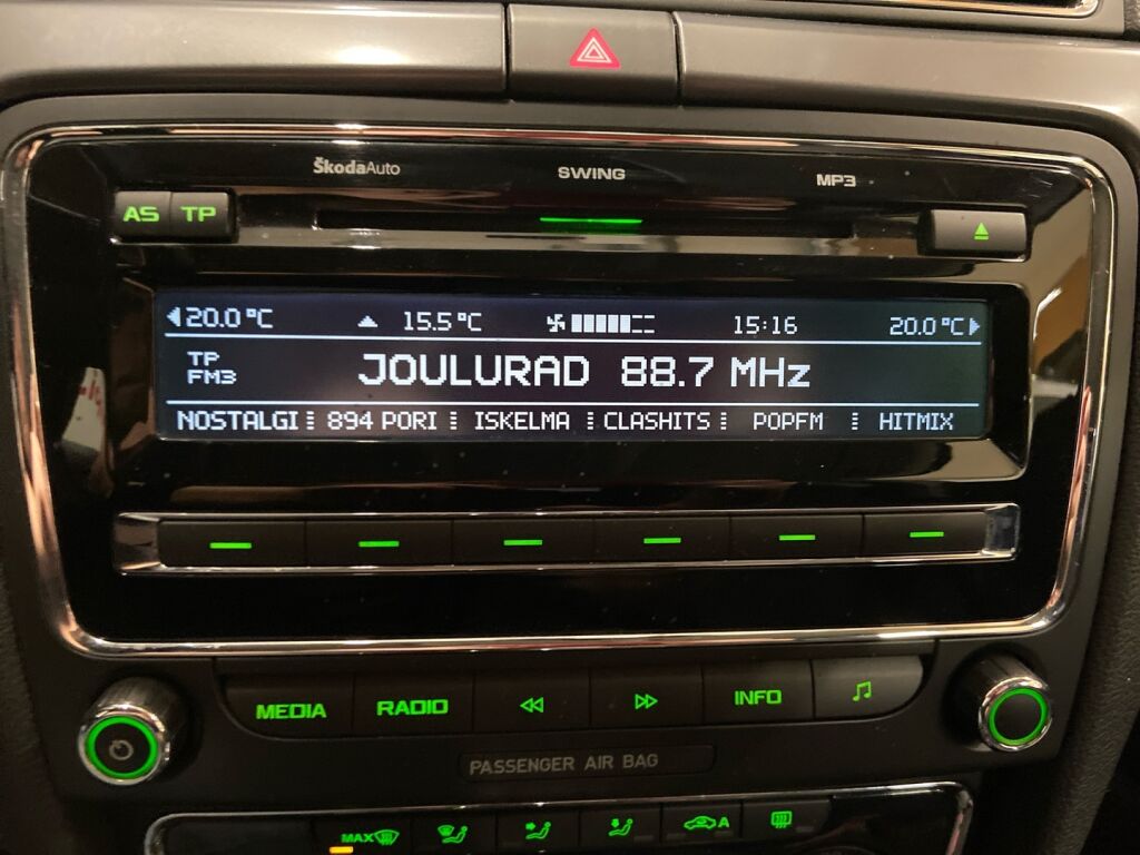 Skoda Superb 2011 Valkoinen